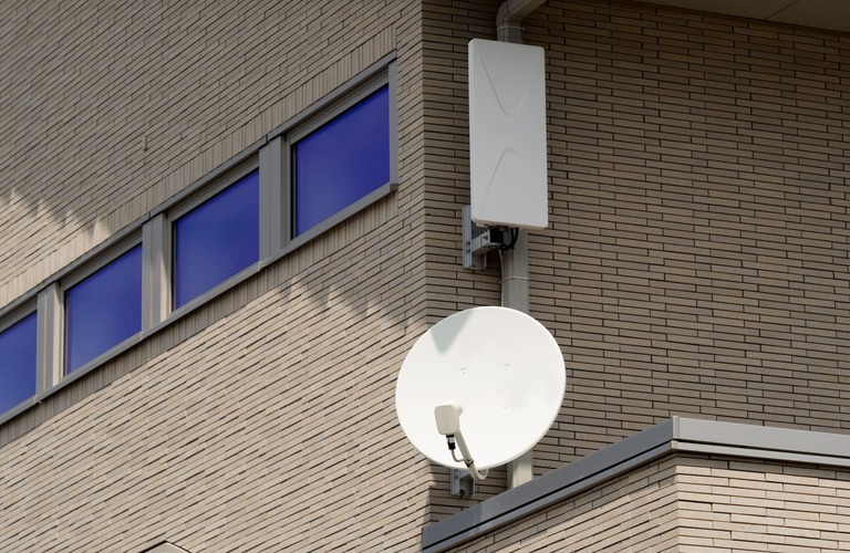宝塚市で機能性とデザインを兼ね備えたアンテナ工事｜地域密着の電気工事は株式会社山下商事