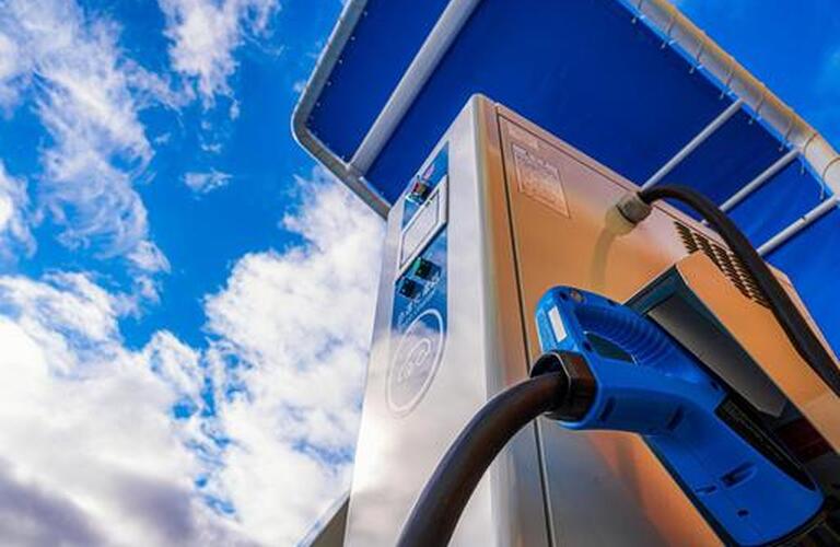 宝塚市で電気自動車の充電コンセントを設置希望の方｜地域密着の電気工事は株式会社山下商事