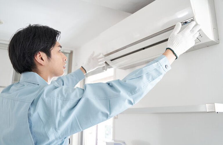 伊丹市でエアコンの脱着工事をご希望の方は｜地域密着の電気工事は株式会社山下商事