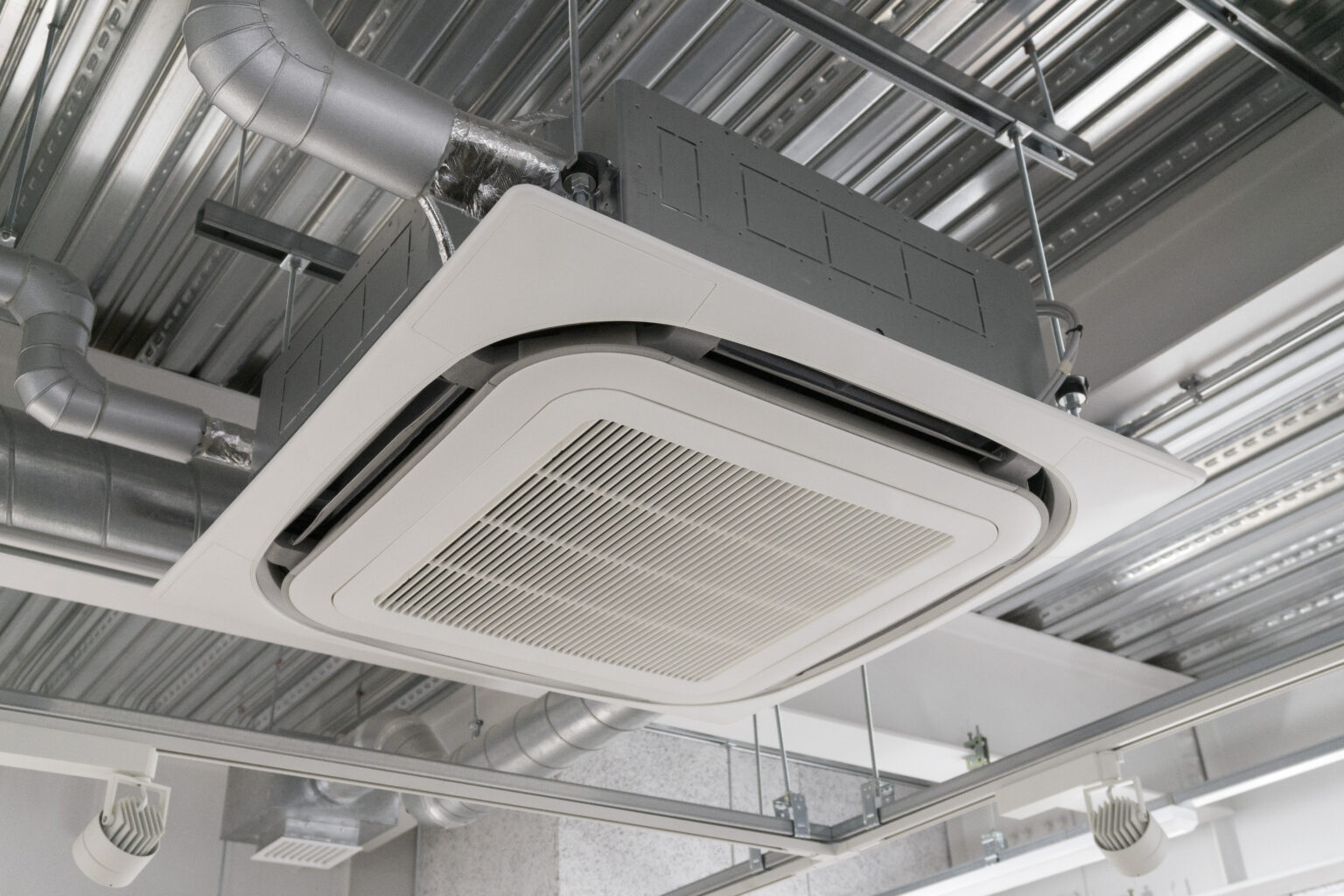 芦屋市で業務用エアコンの見積りはこちら｜地域密着の電気工事は株式会社山下商事 | 丁寧で安心