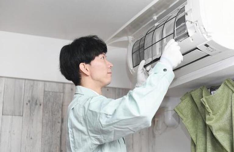 芦屋市でエアコンの取り外しは経験豊富なプロにお任せください｜地域密着の電気工事は株式会社山下商事