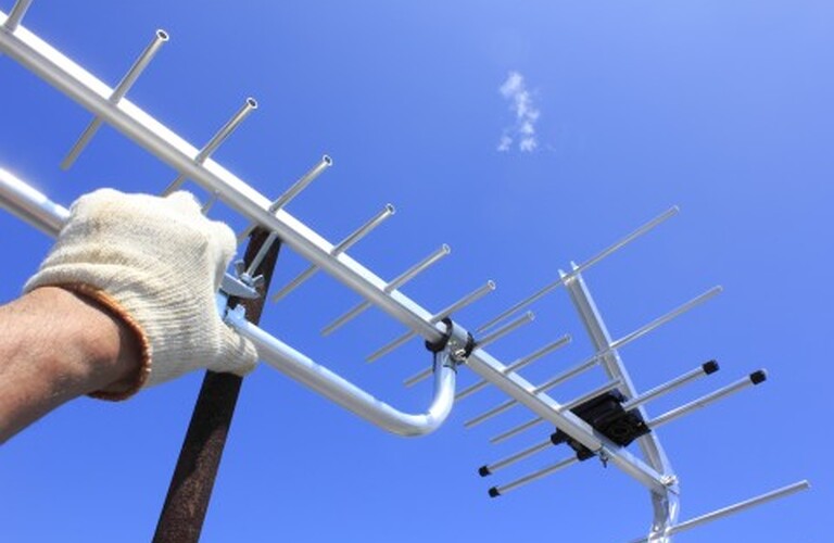伊丹市でアンテナの設置工事は経験豊富なプロにお任せを｜地域密着の電気工事は株式会社山下商事